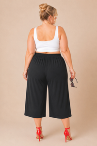 Pantacourt noir grande taille jambes larges taille élastique vu de dos