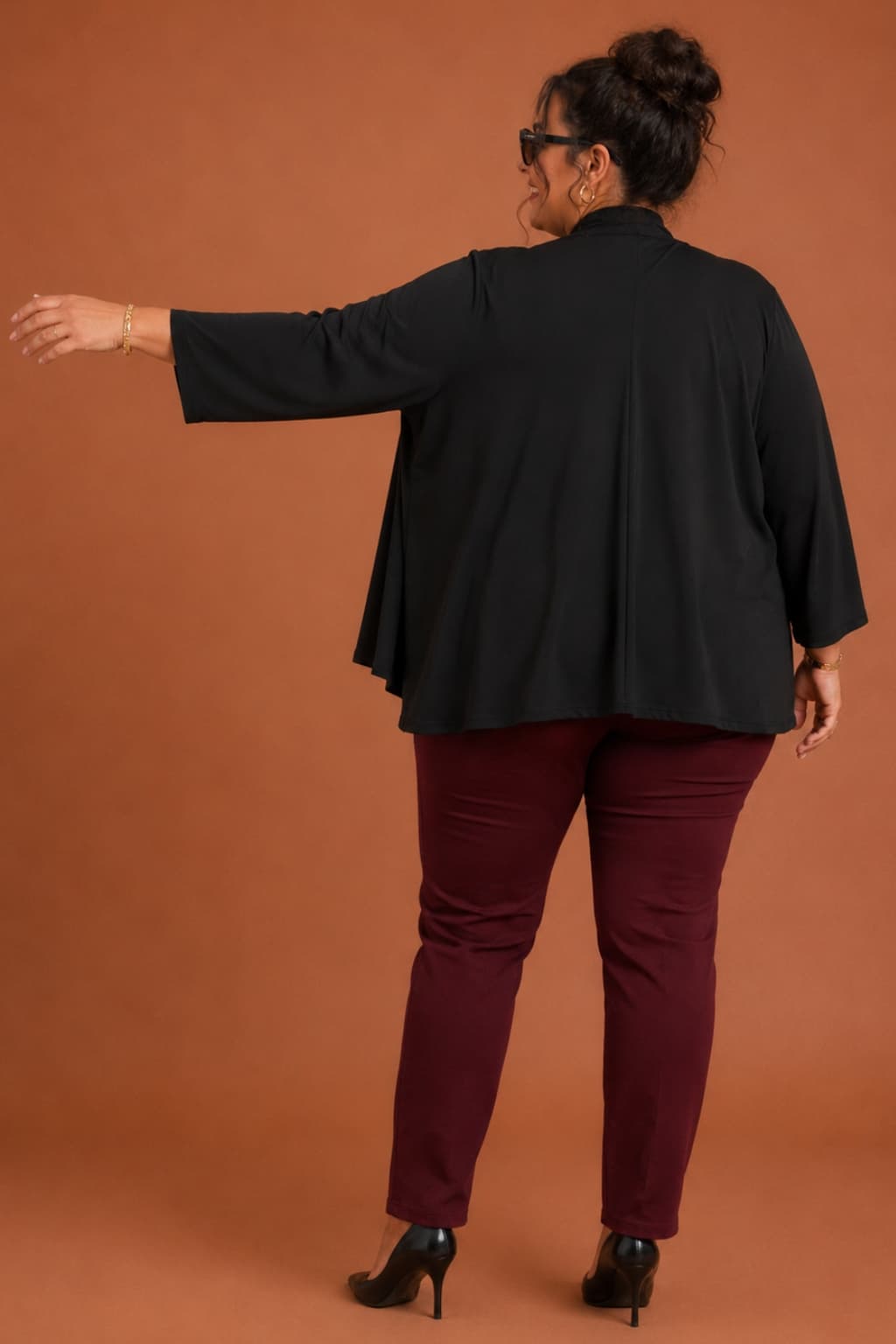 Veste fluide grande taille noire, col châle et manches 3/4