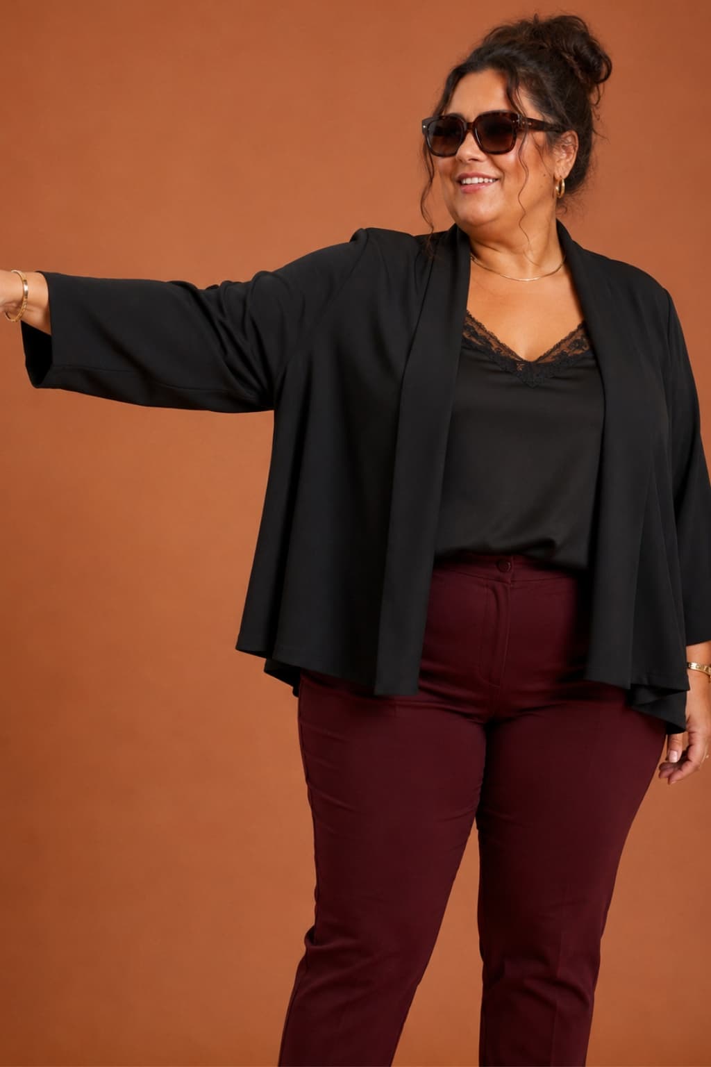 Veste fluide grande taille noire, col châle et manches 3/4