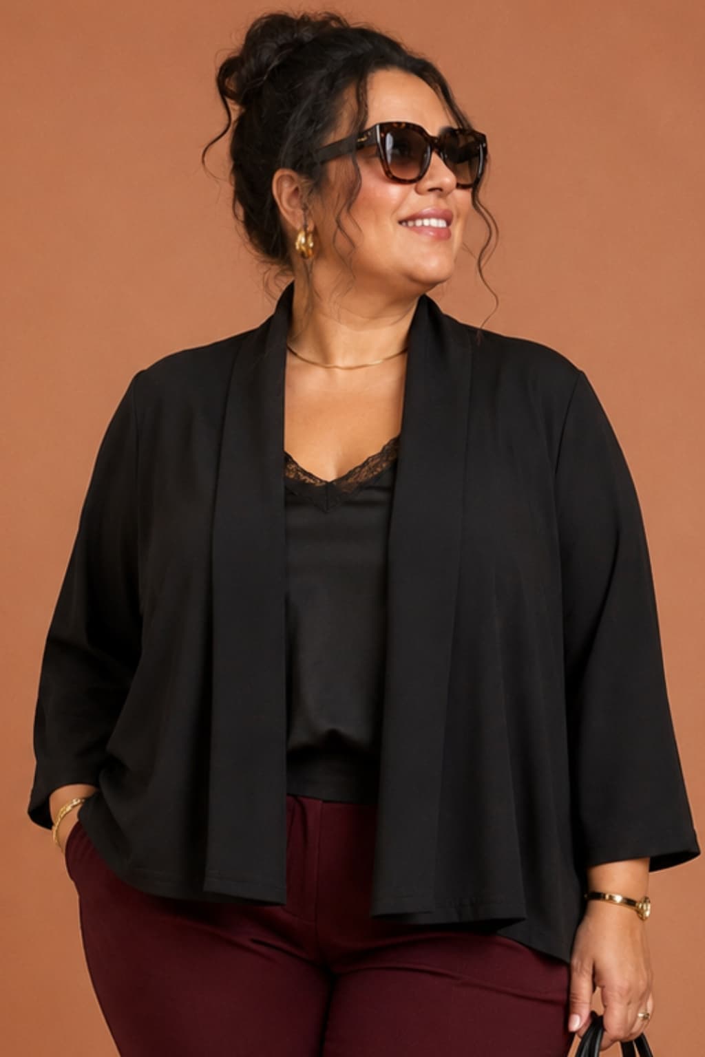 Veste fluide grande taille noire, col châle et manches 3/4