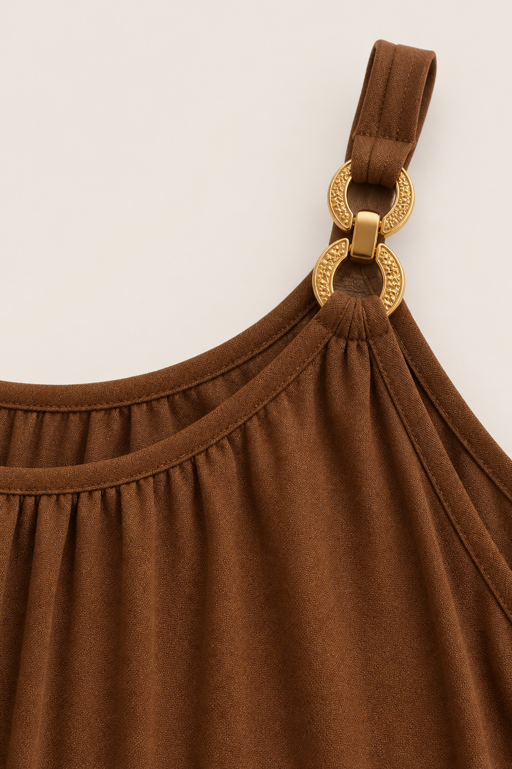 Top femme grande taille coupe ample froncée bretelles anneaux dorés encolure ronde