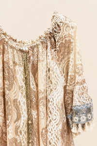 Robe grande taille bohème coupe trapèze encolure froncée manches 3/4 à franges imprimé graphique