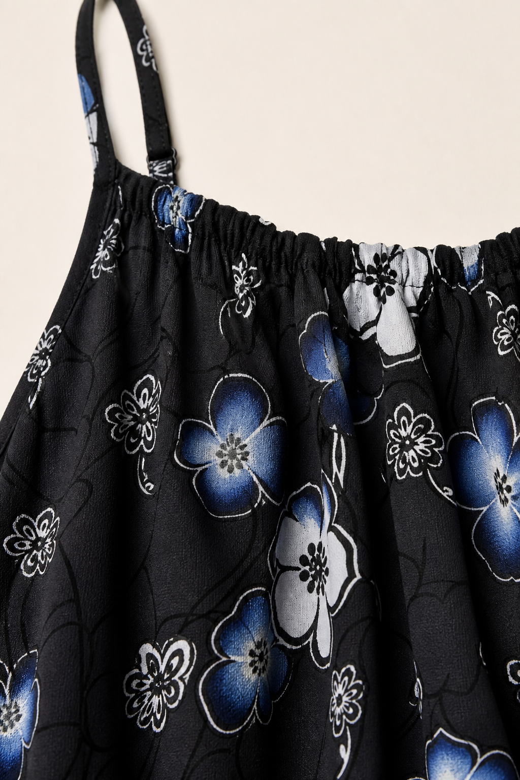 Robe grande taille à bretelles imprimé fleuri coupe trapèze fluide mi-genou