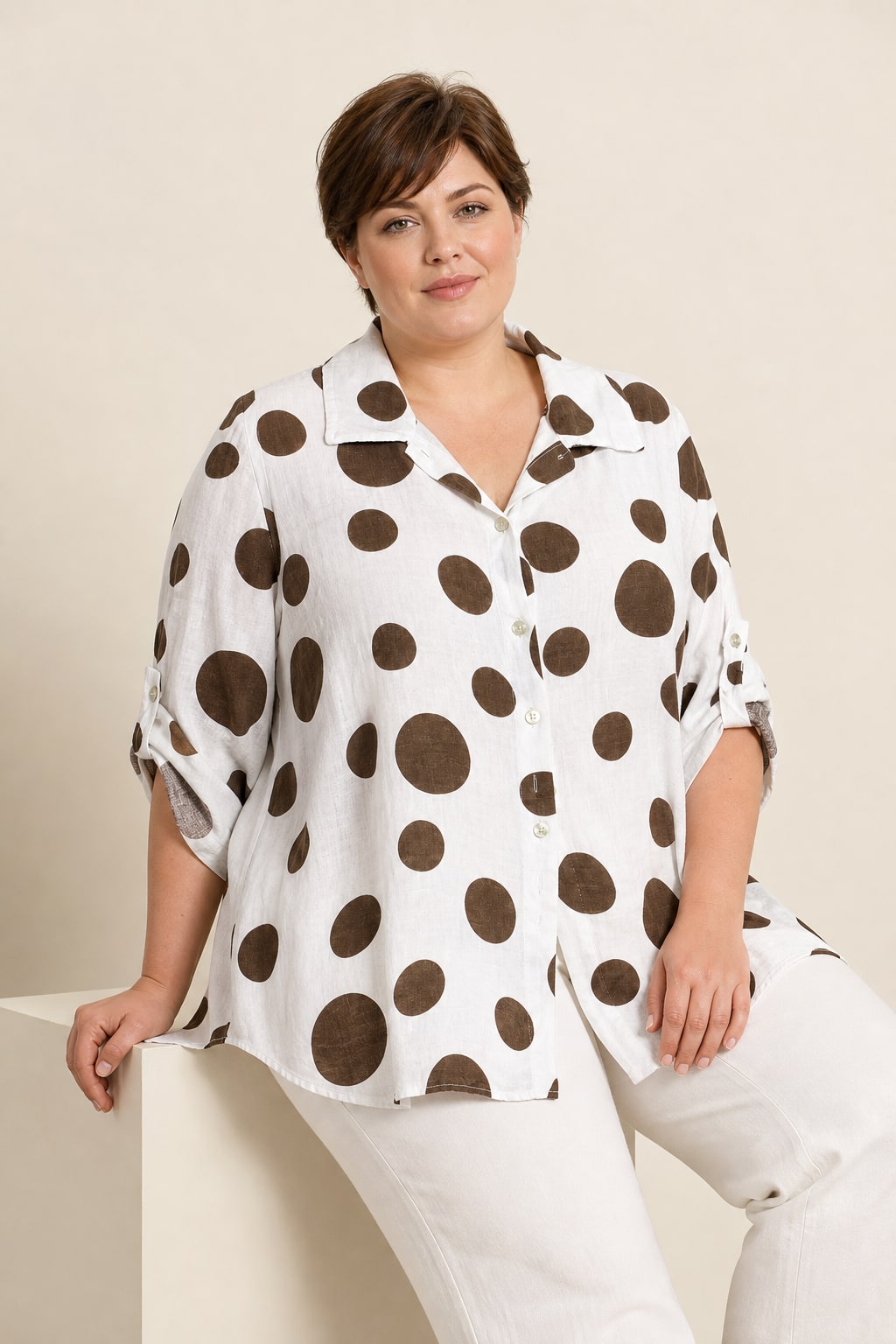 Chemise grande taille oversize en lin motif pois coupe ample manches 3/4 boutonnée Image
