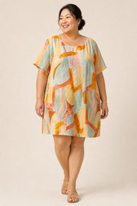 Robe grande taille imprimée manches courtes coupe fluide en rayonne avec poches