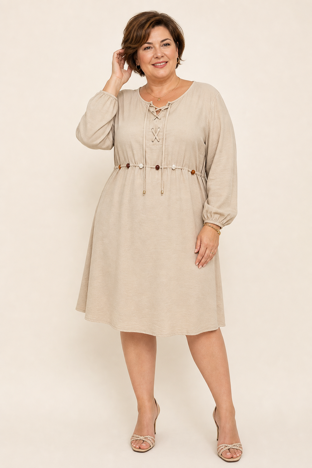 Robe grande taille midi lacée tissu fluide viscose coupe ajustable silhouette généreuse Image