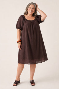 Robe grande taille col froncé manches bouffantes coupe trapèze en coton léger