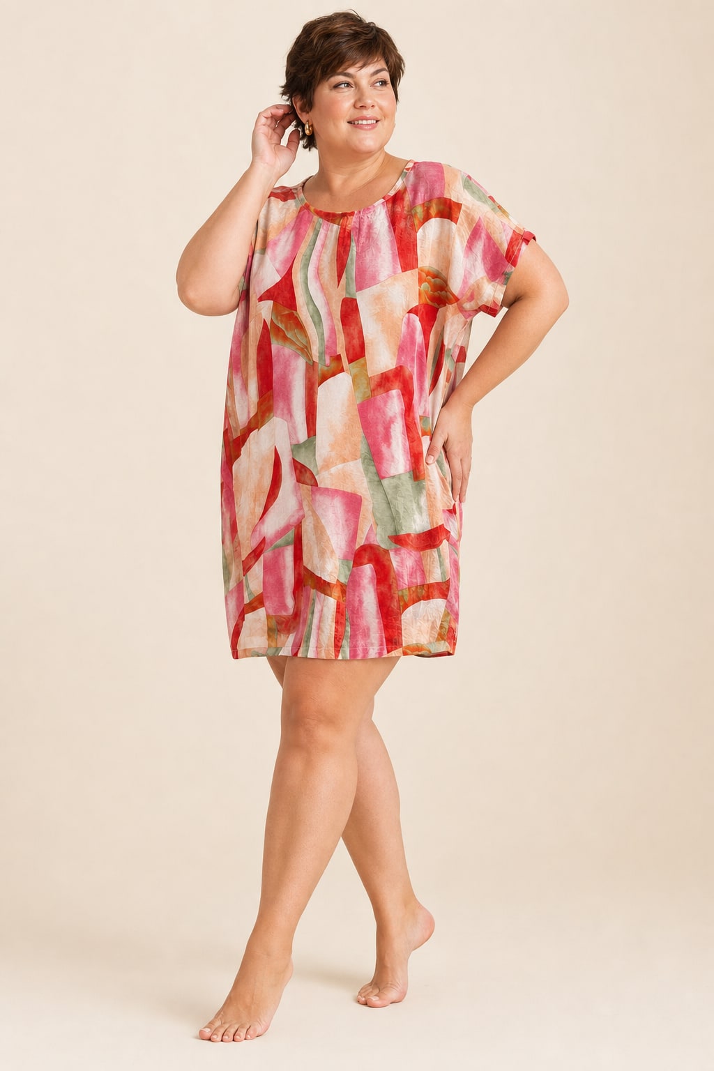 Robe grande taille imprimée manches courtes coupe fluide en rayonne avec poches