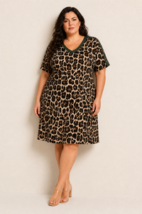 Robe grande taille imprimé léopard col V coupe évasée manches courtes longueur mi-genou