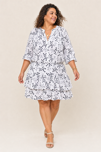 Combishort grande taille col cache-cœur broderie anglaise manches courtes retroussées coton