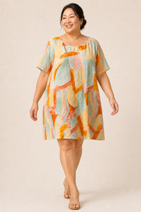 Robe grande taille imprimée manches courtes coupe fluide en rayonne avec poches